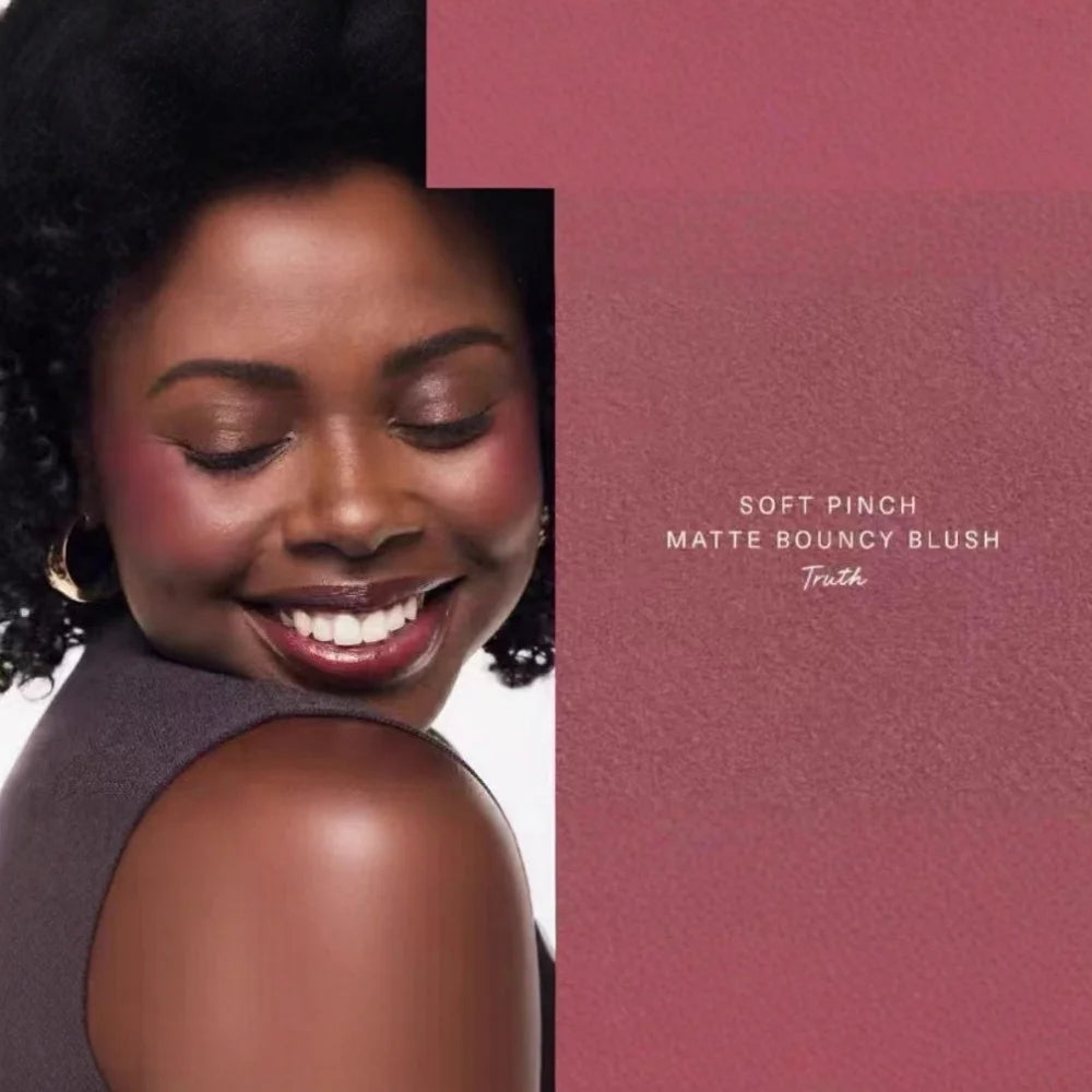 Matte blush-pudder med lang holdbarhed i en letvægtig og blød cushion-finish