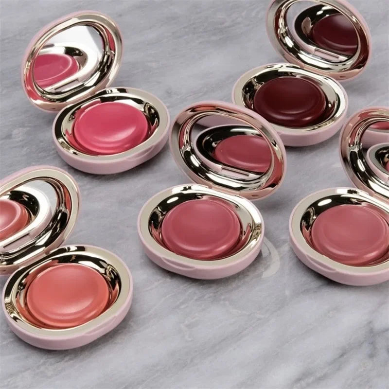 Matte blush-pudder med lang holdbarhed i en letvægtig og blød cushion-finish