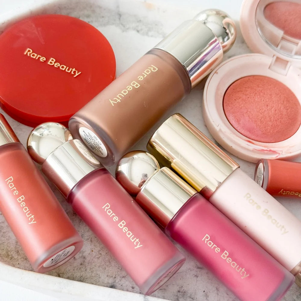 Matte blush-pudder med lang holdbarhed i en letvægtig og blød cushion-finish