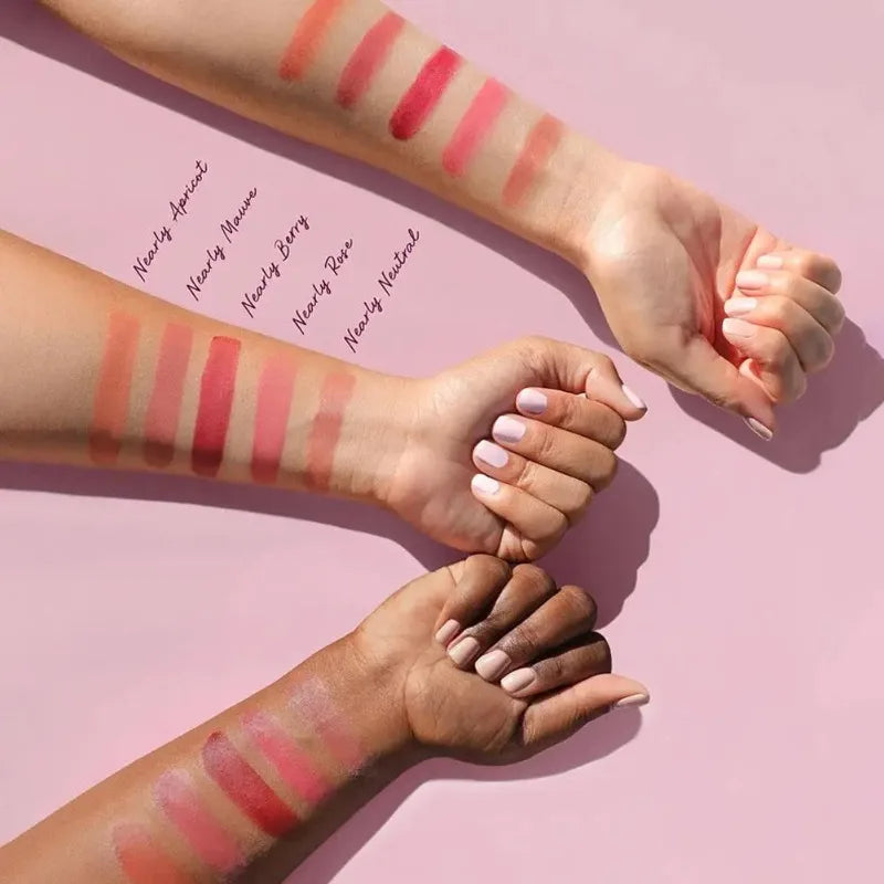 Matte blush-pudder med lang holdbarhed i en letvægtig og blød cushion-finish