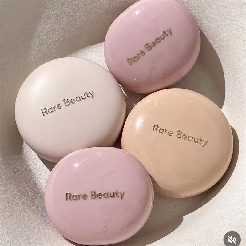 Matte blush-pudder med lang holdbarhed i en letvægtig og blød cushion-finish