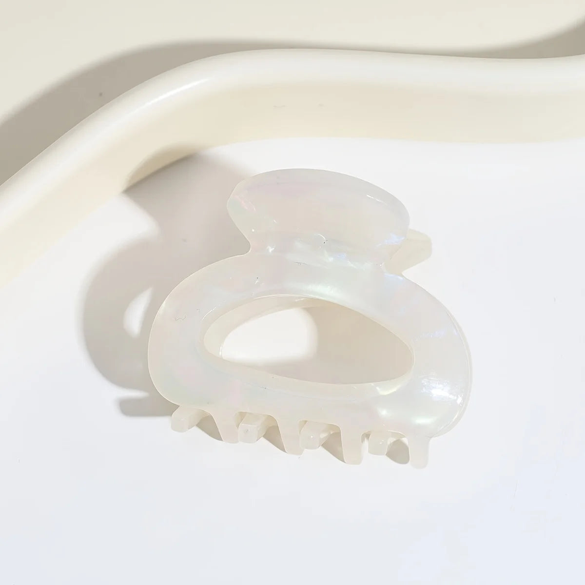 Elegant oval hårklemme til kvinder med sikker hold og stilfuldt design