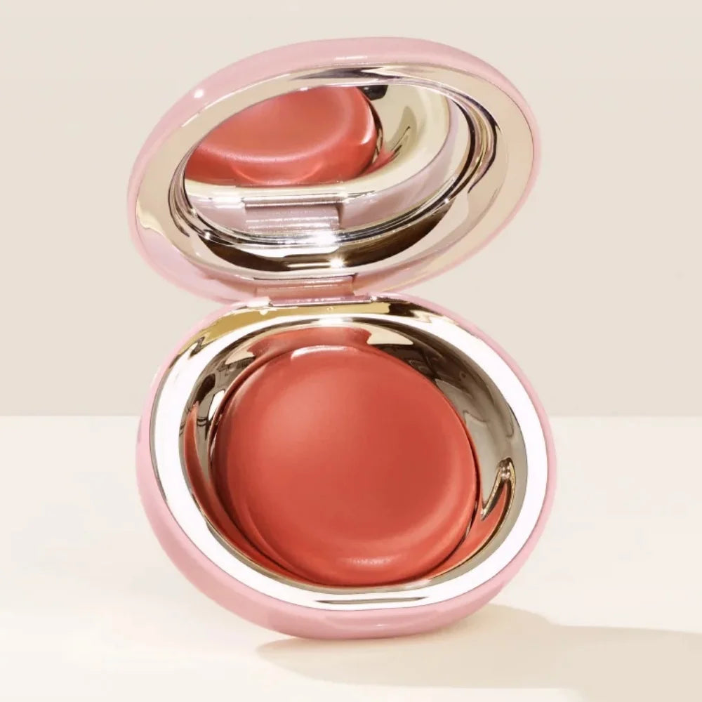 Matte blush-pudder med lang holdbarhed i en letvægtig og blød cushion-finish