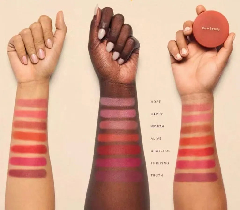 Matte blush-pudder med lang holdbarhed i en letvægtig og blød cushion-finish
