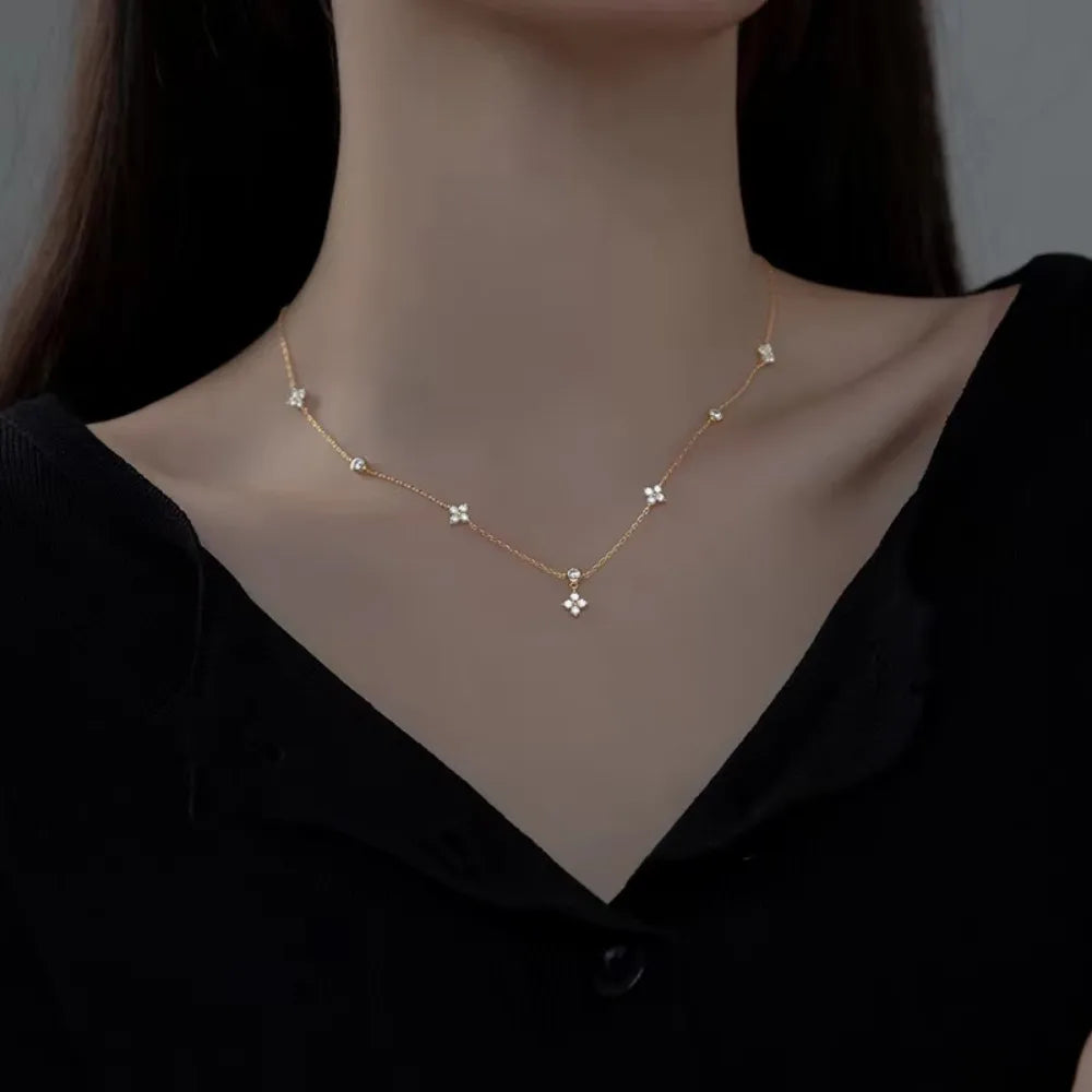 Elegant armbånd med firebladsblomst i krystal til kvinder – tidløst og trendy