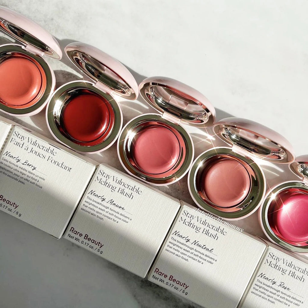 Matte blush-pudder med lang holdbarhed i en letvægtig og blød cushion-finish