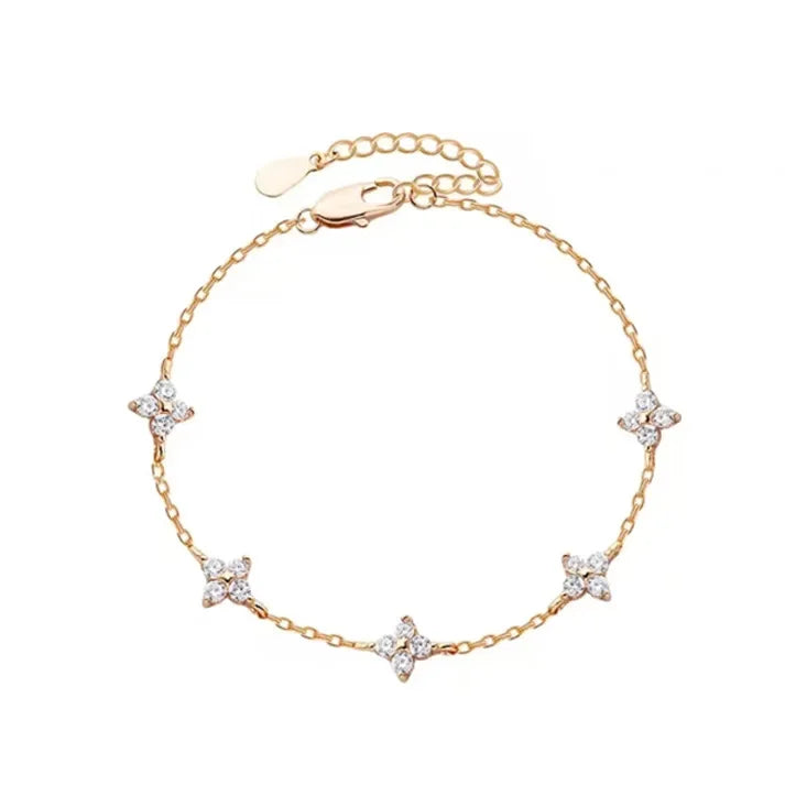 Elegant armbånd med firebladsblomst i krystal til kvinder – tidløst og trendy
