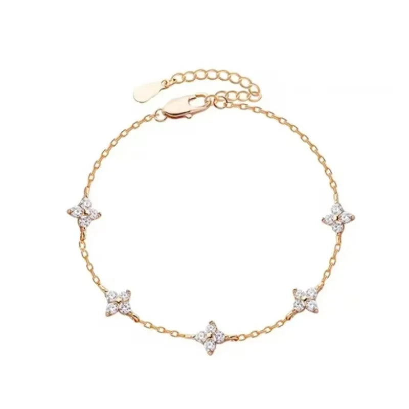 Elegant armbånd med firebladsblomst i krystal til kvinder – tidløst og trendy