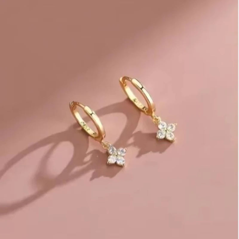 Elegant armbånd med firebladsblomst i krystal til kvinder – tidløst og trendy