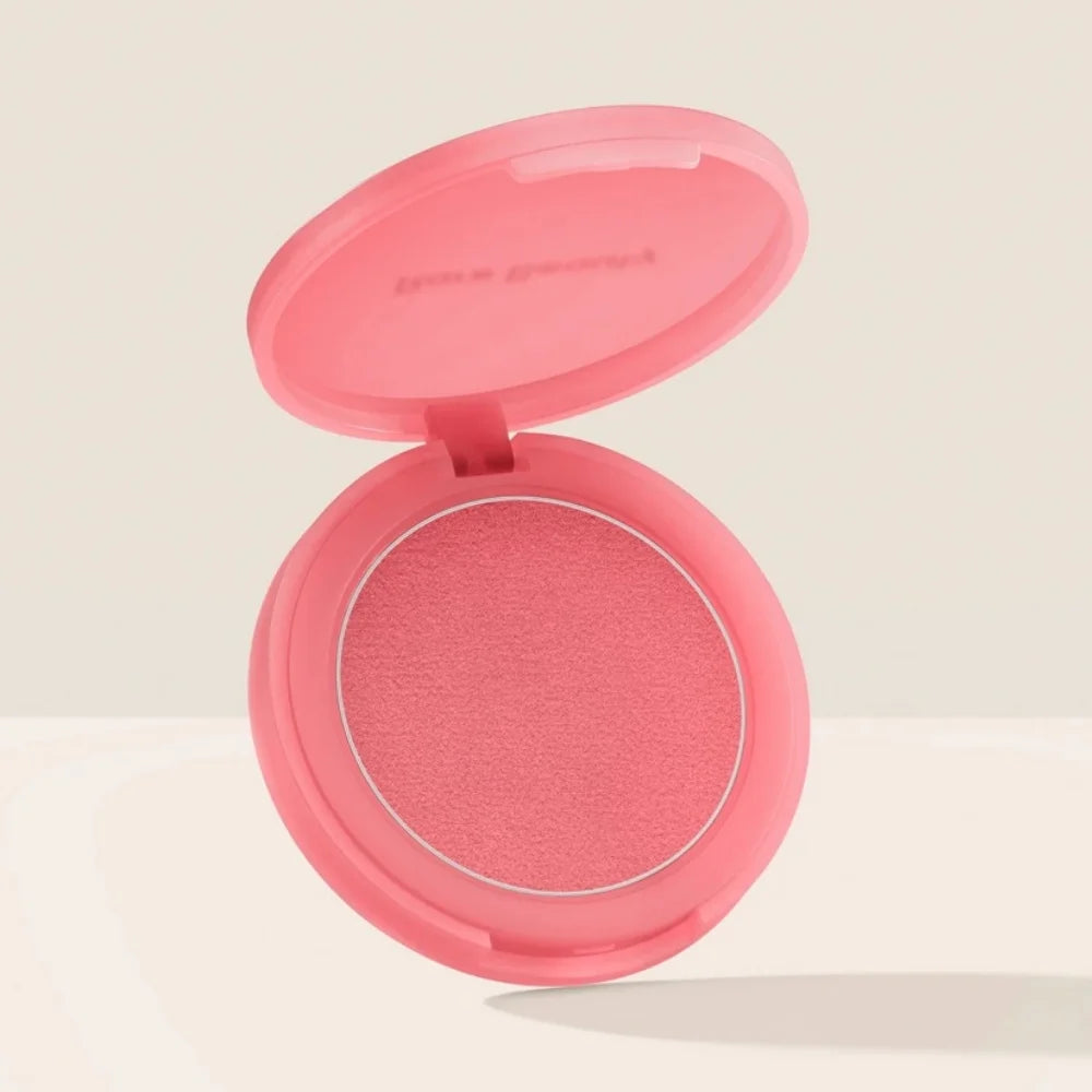 Matte blush-pudder med lang holdbarhed i en letvægtig og blød cushion-finish