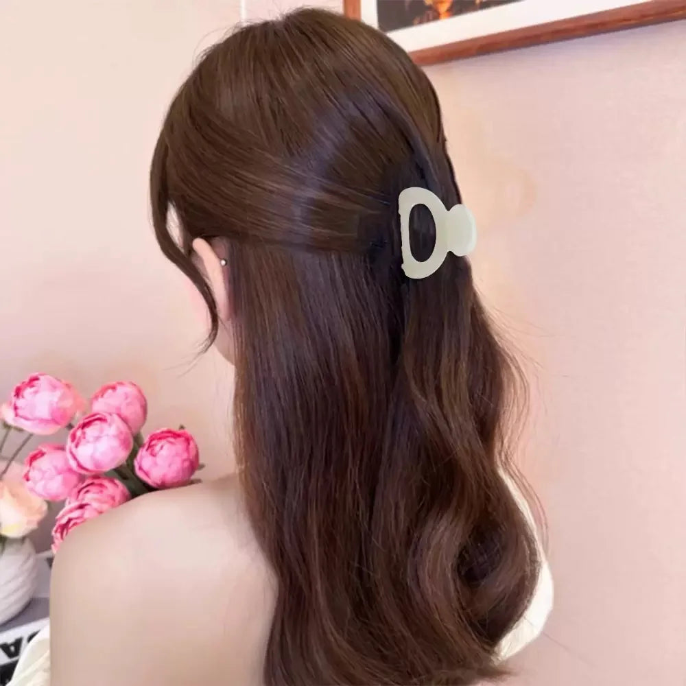 Elegant oval hårklemme til kvinder med sikker hold og stilfuldt design