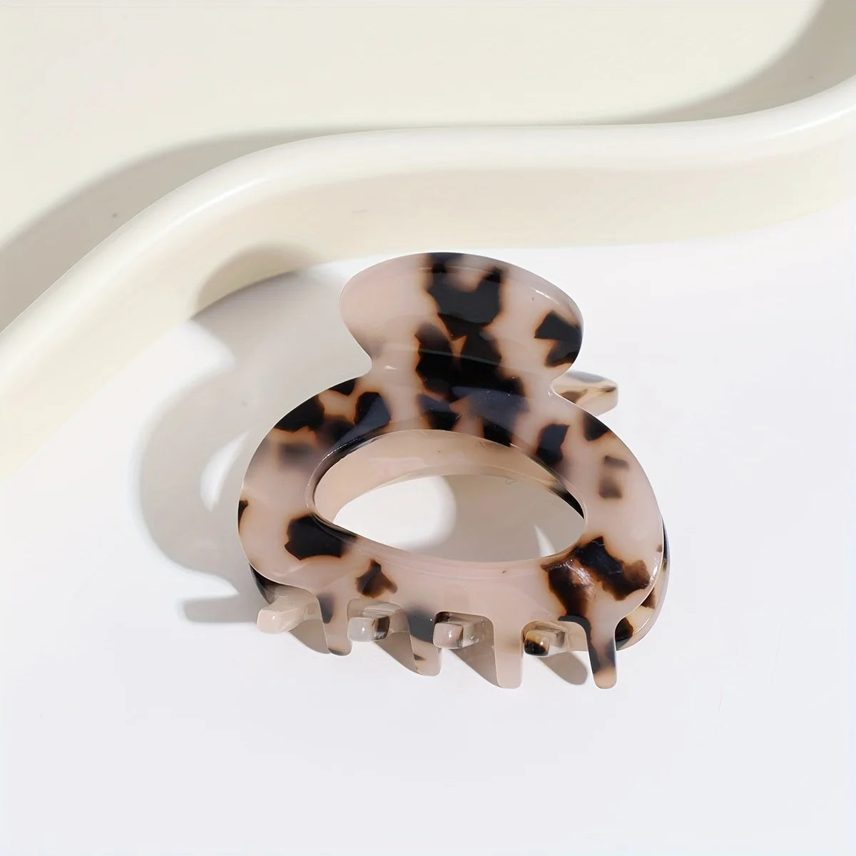 Elegant oval hårklemme til kvinder med sikker hold og stilfuldt design