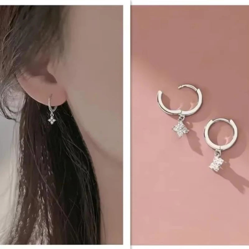 Elegant armbånd med firebladsblomst i krystal til kvinder – tidløst og trendy