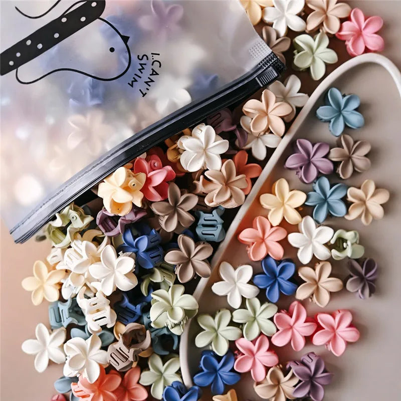 Sæt med 10/20 små hårklemmer i søde blandede blomsterfarver med frosted finish